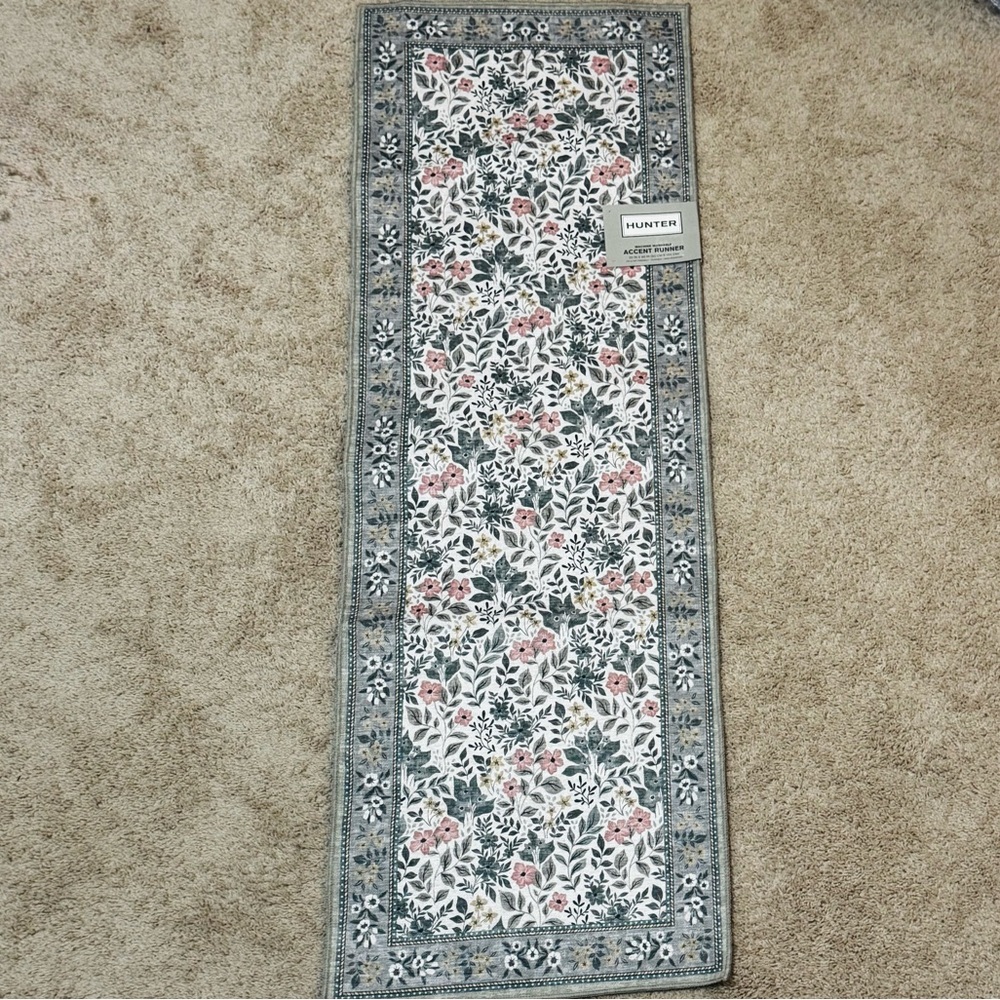 HUNTER Machine Washable Floral Accent Runner with Pink and Gray-NWT